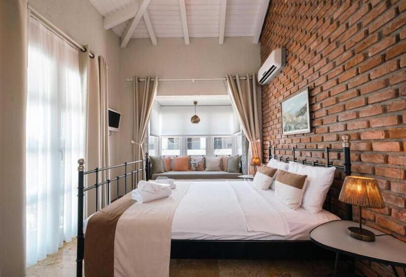 Camera Deluxe, Dbd Alaçatı