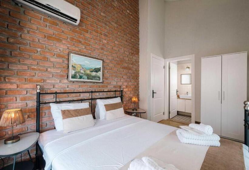 Camera Deluxe, Dbd Alaçatı