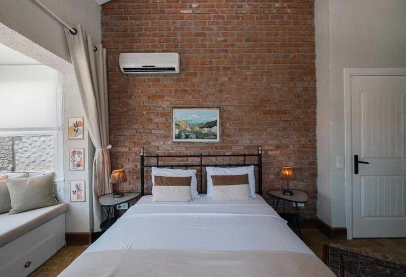 Camera Deluxe, Dbd Alaçatı