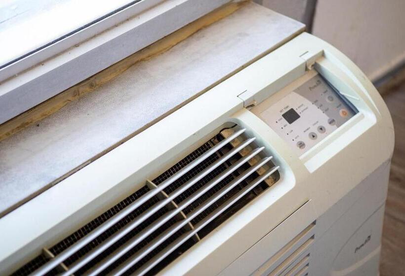 غرفة قياسية سرير كينج لذوى الإحتياجات الخاصة, Comfort Stay By Oyo Texarkana East, Ar I30