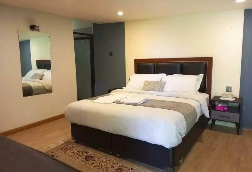 اتاق لوکس, Grapes Garden Resort Hunza
