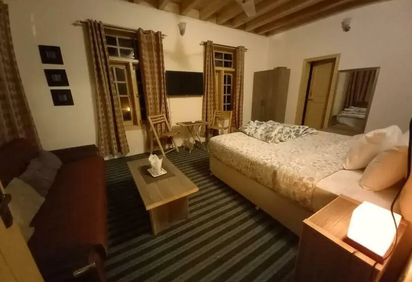 کلبه ییلاقی, Grapes Garden Resort Hunza