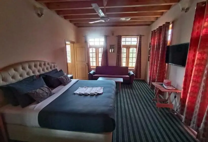 کلبه ییلاقی, Grapes Garden Resort Hunza