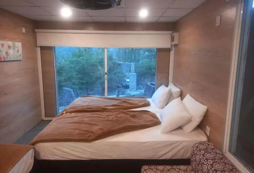 اتاق کلاسیک سه تخته, Grapes Garden Resort Hunza