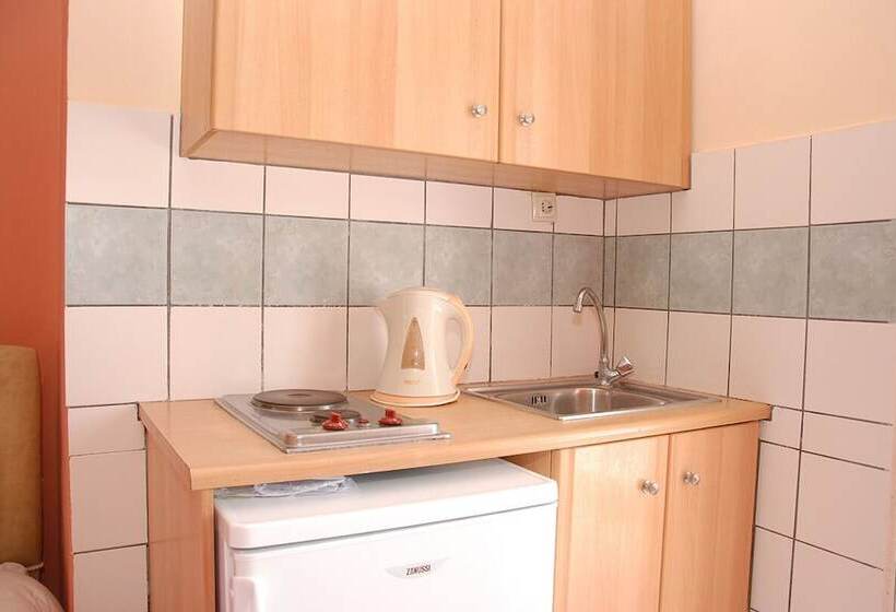 استودیوی استاندارد, Eugenia