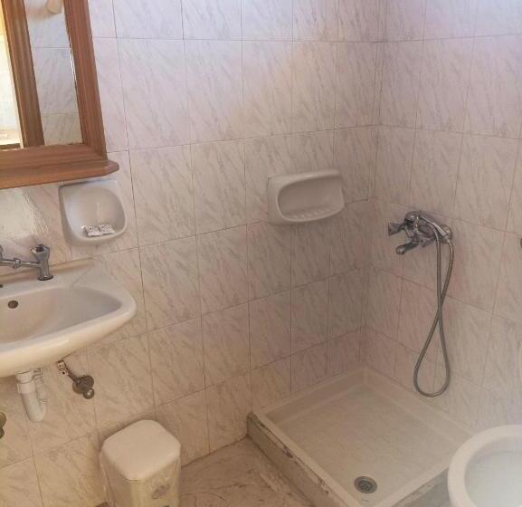 استودیو استاندارد با چشمانداز استخر, Eugenia