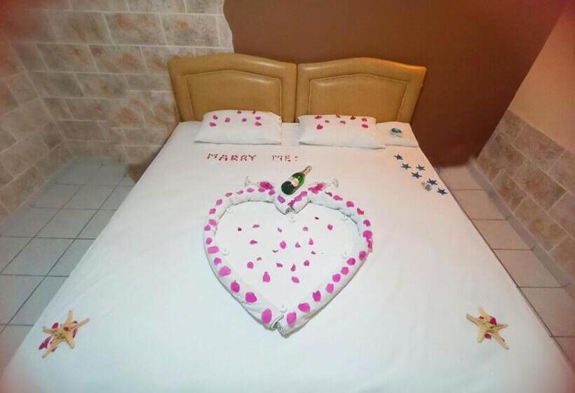 استودیو استاندارد با چشمانداز استخر, Eugenia