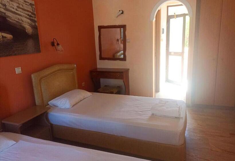 استودیو استاندارد با چشمانداز استخر, Eugenia