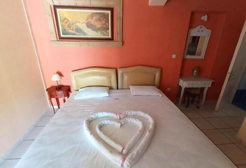 استودیو استاندارد با چشمانداز باغ, Eugenia