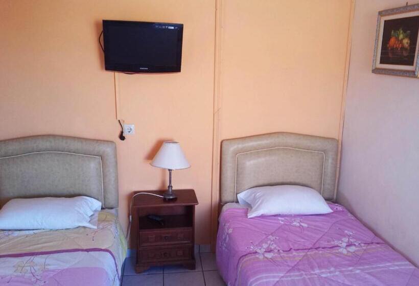 آپارتمان 1 خوابه با چشمانداز استخر, Eugenia