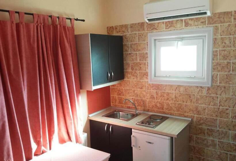 آپارتمان 1 خوابه با چشمانداز استخر, Eugenia