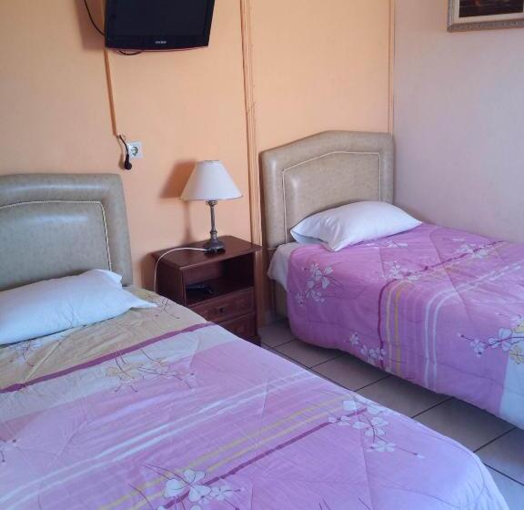 آپارتمان 1 خوابه با چشمانداز استخر, Eugenia