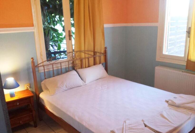 آپارتمان 1 خوابه با چشمانداز استخر, Eugenia