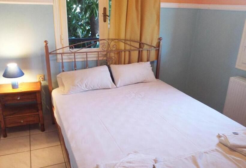 آپارتمان 1 خوابه با چشمانداز استخر, Eugenia