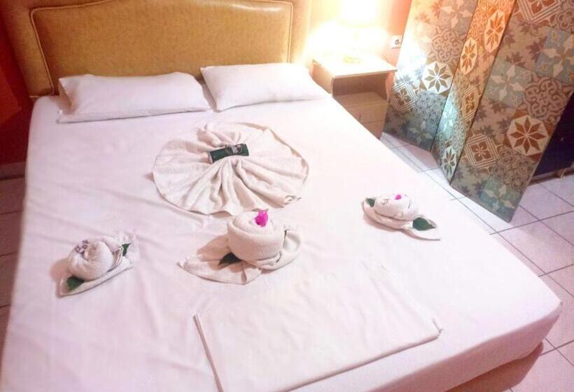 آپارتمان 1 خوابه با چشمانداز استخر, Eugenia