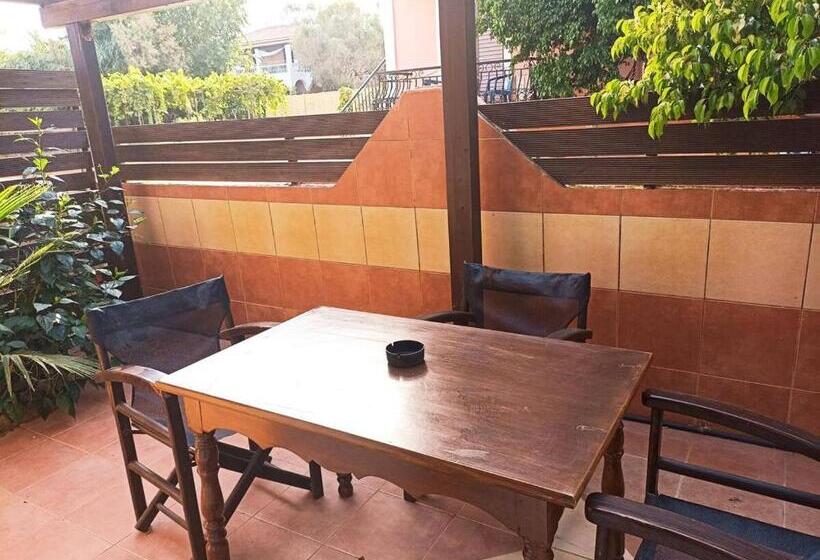 اتاق اکونومی, Eugenia