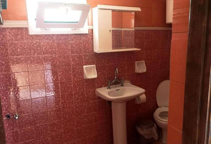 اتاق اکونومی, Eugenia