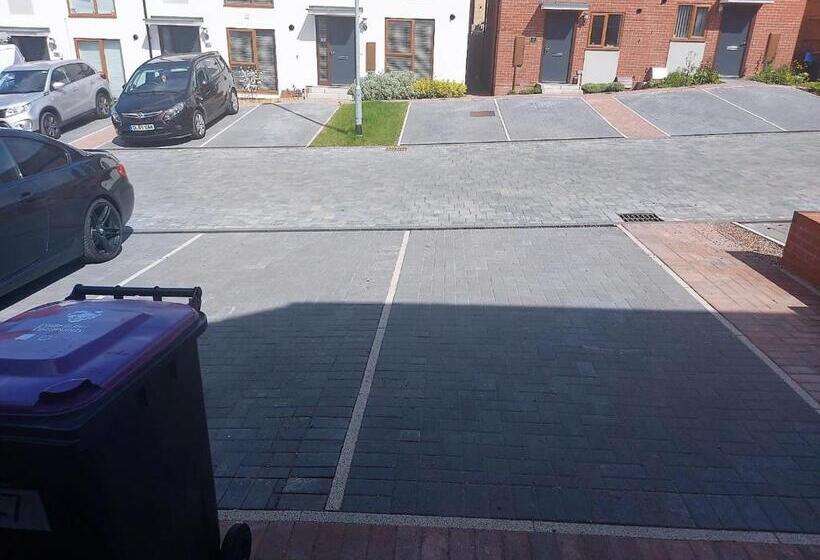 Номер Стандарт, Room In Guest Room   Double Room, Full Kitchen, Smart Tv, Shared Bathroom In 3 Bed Home