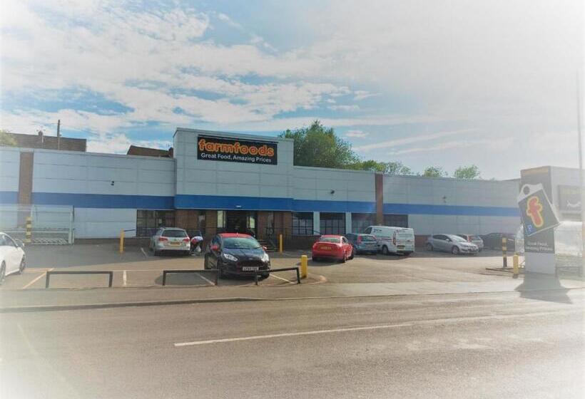 스탠다드 룸, Room In Guest Room   Double Room, Full Kitchen, Smart Tv, Shared Bathroom In 3 Bed Home