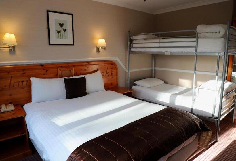 غرفة عائلية, Inn On The Lake