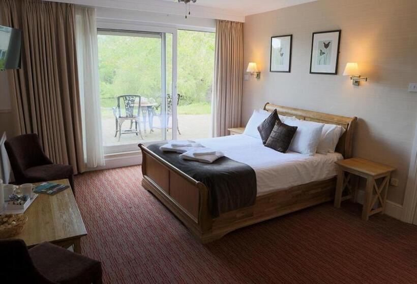 جناح, Inn On The Lake