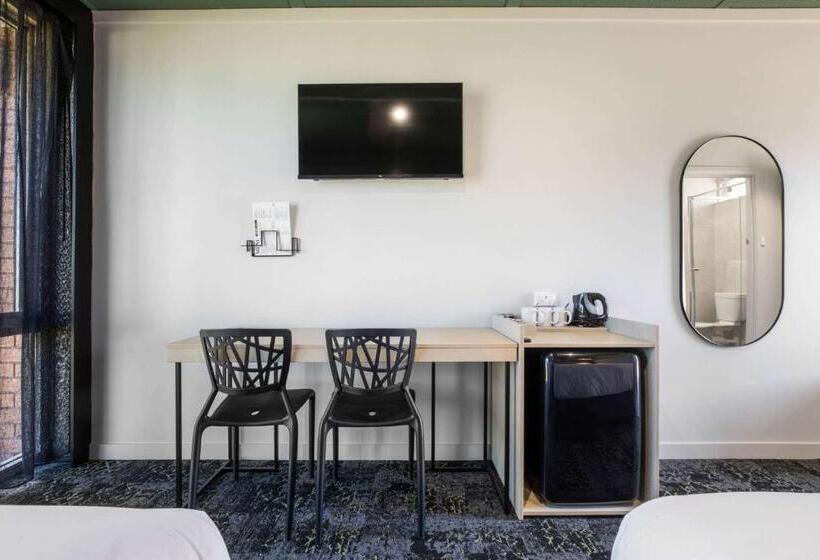 חדר סטודיו סטנדרד, Nightcap At Morwell