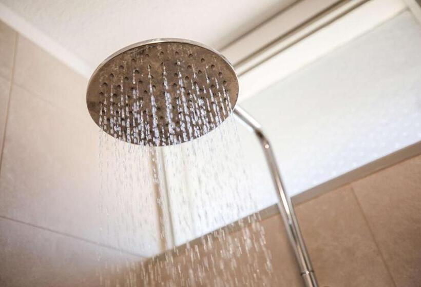 חדר סטודיו סטנדרד, Nightcap At Morwell