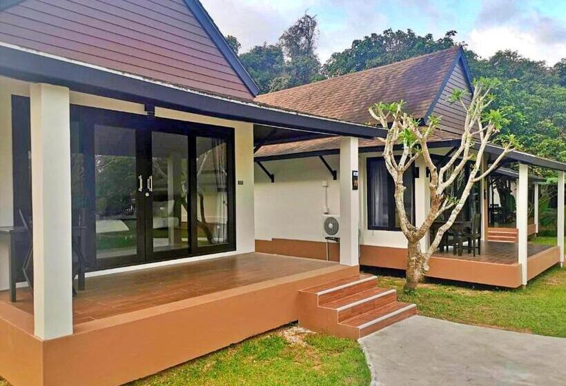 בקתה סטנדרטית, Nana Beach Hotel & Resort