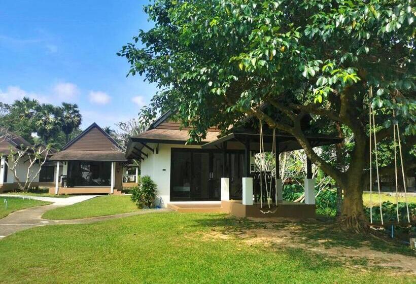 בקתה סטנדרטית, Nana Beach Hotel & Resort