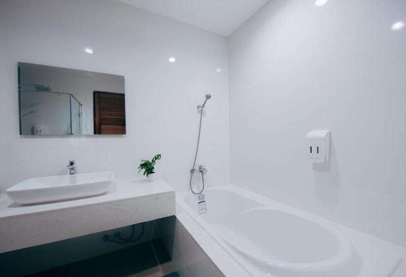 חדר משפתחתי סופריור, Nana Beach Hotel & Resort