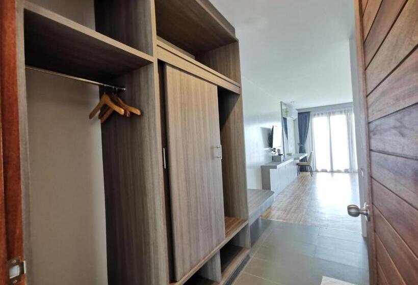 חדר משפתחתי סופריור, Nana Beach Hotel & Resort