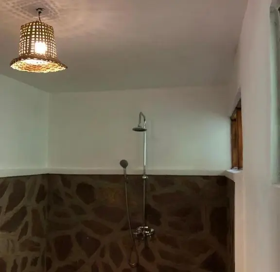 اتاق استاندارد با بالکن, Nshongi Camp