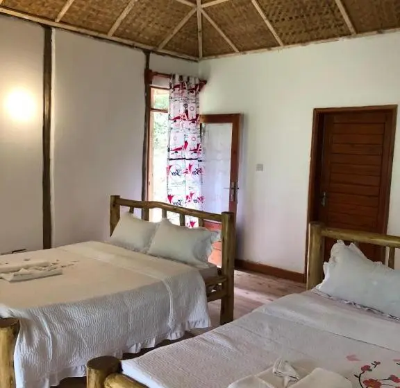 اتاق استاندارد با بالکن, Nshongi Camp