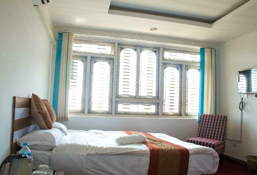 اتاق سوپریور با تخت بزرگ, Gorkha Chhen Bed & Breakfast