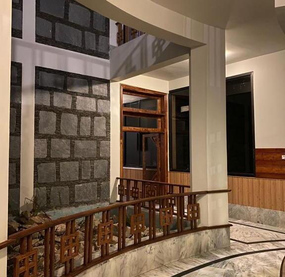 سوییت خانوادگی, Rock City Resort