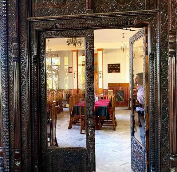 اتاق لوکس, Rock City Resort