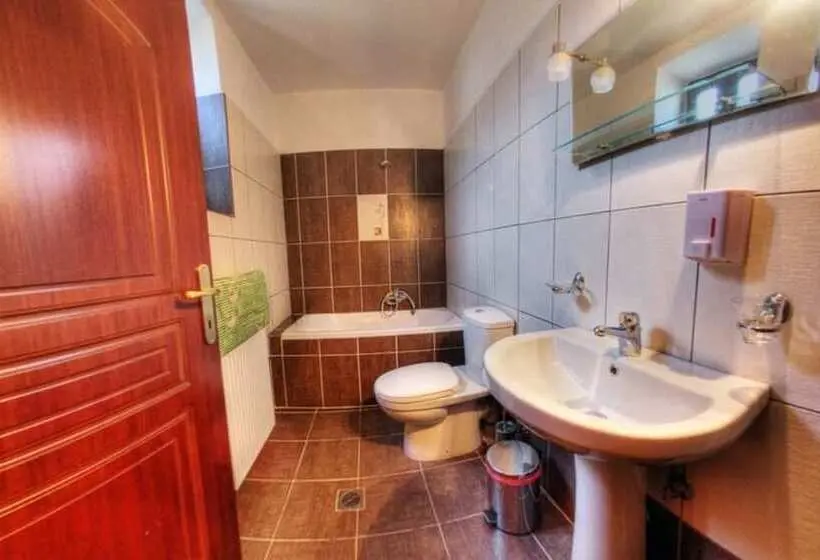 Chambre Triple Standard, Philippos