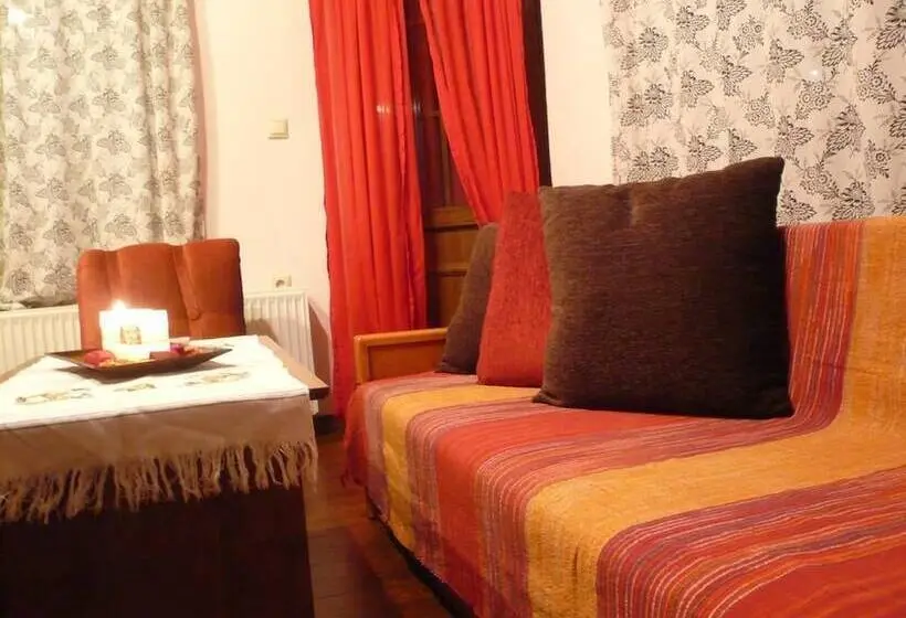 Chambre Triple Standard, Philippos