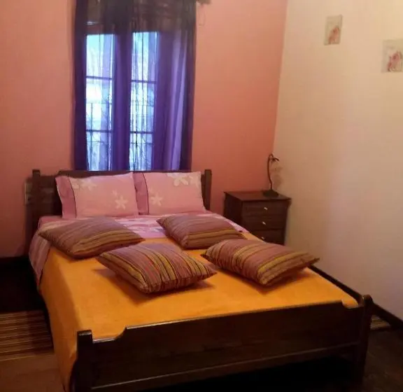 Chambre Standard, Philippos