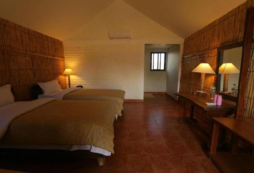 اتاق لوکس با بالکن, Sarang Wildlife Sanctuary