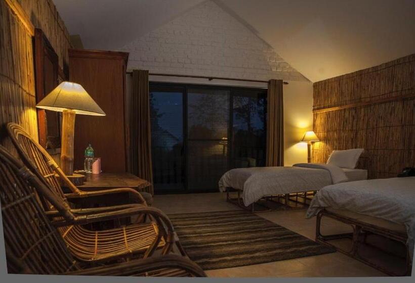 اتاق لوکس با بالکن, Sarang Wildlife Sanctuary