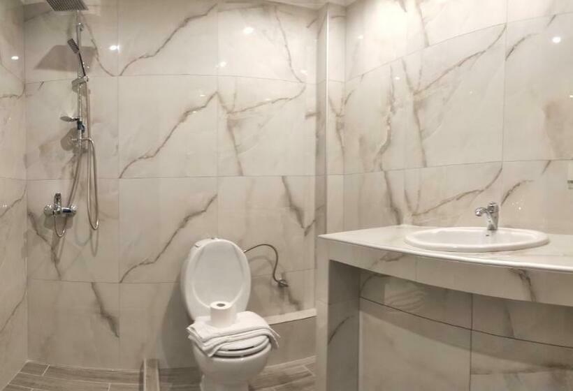 수피리어 트리플 룸, Aloni