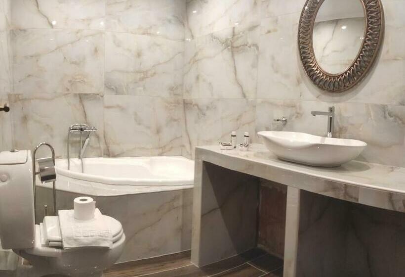 수피리어 스위트, Aloni