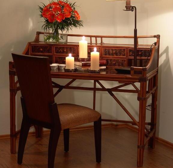 수피리어 룸, Aloni