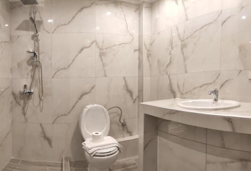 수피리어 룸, Aloni