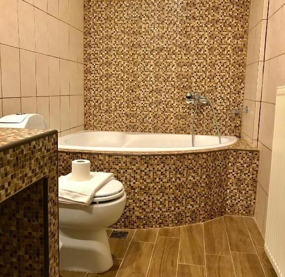 주니어 스위트, Aloni