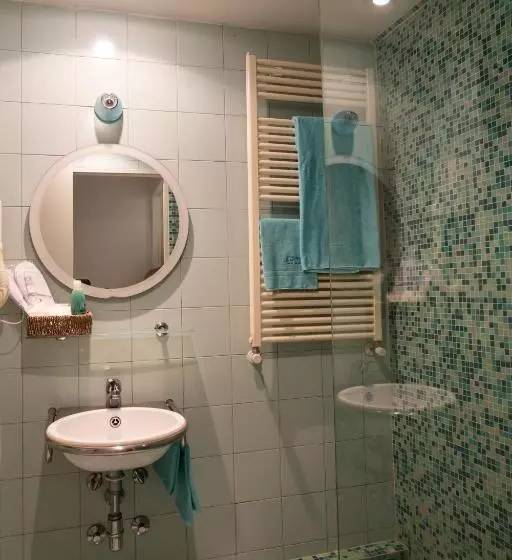 インサイドのスタンダードスタジオ, Casale Del Mare