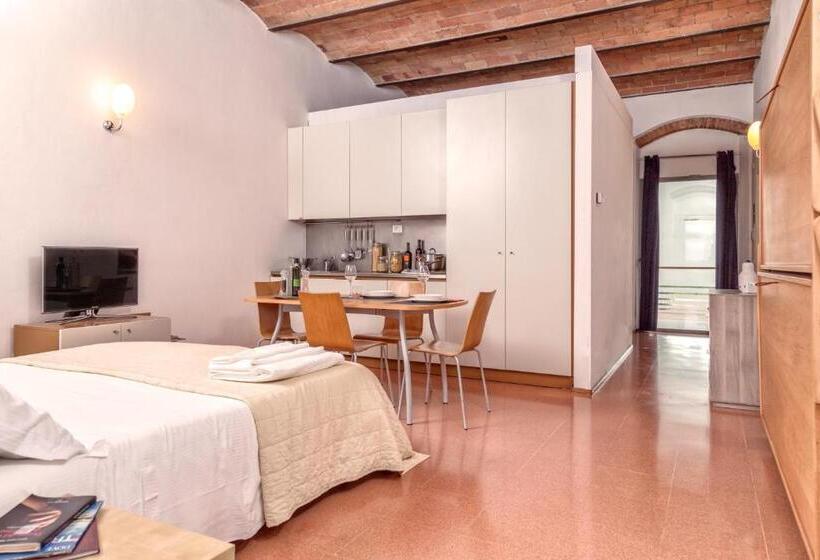 インサイドのスタンダードスタジオ, Casale Del Mare