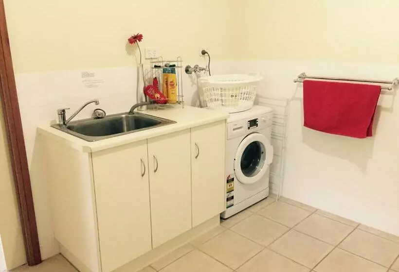 １ベッドルームハウス, Clarevale Cottage B&b