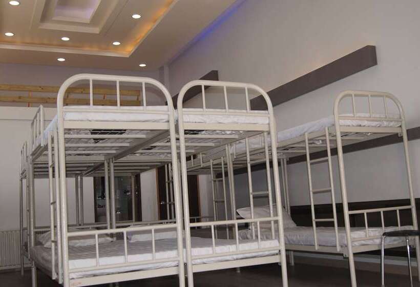 تختخواب در اتاق مشترک, Geomunoreum Hostel